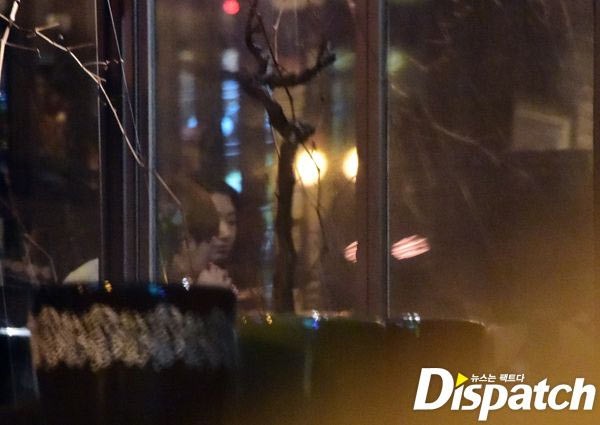  Mỹ nhân Những người thừa kế Park Shin Hye và bạn diễn Lee Jong Suk đã bị phóng viên tờ Dispatch chộp được rất nhiều cảnh hẹn hò trong vài tháng vừa qua.